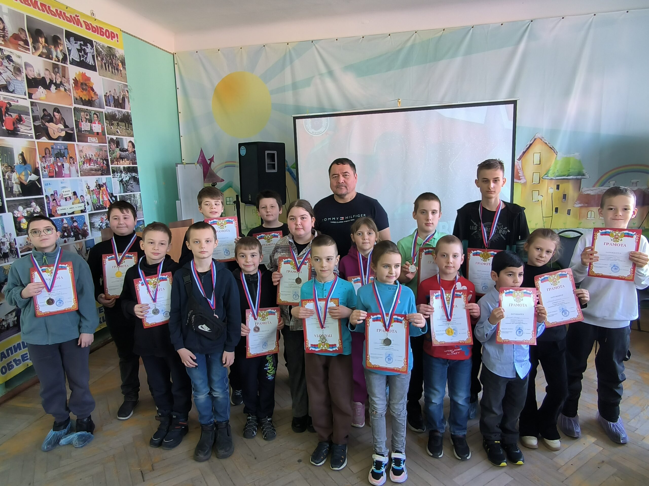 Юные шашисты Аксайского района продемонстрировали мастерство на турнире, посвященном Дню защитника Отечества